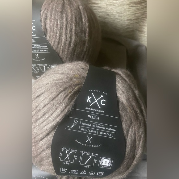 K+C PLUSH Yarn - Picture 4 of 9